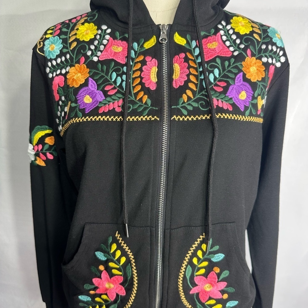 Layerz Floral Embroidered Black Hoodie pre owned Exellent condition size S - Picture 3 of 7